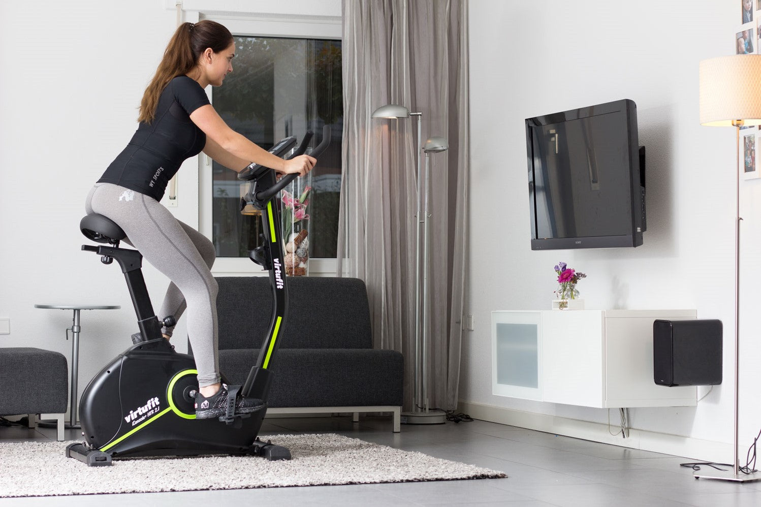 Bicicleta de exercitii VirtuFit HTR 2.1 cu rezistenta magnetica