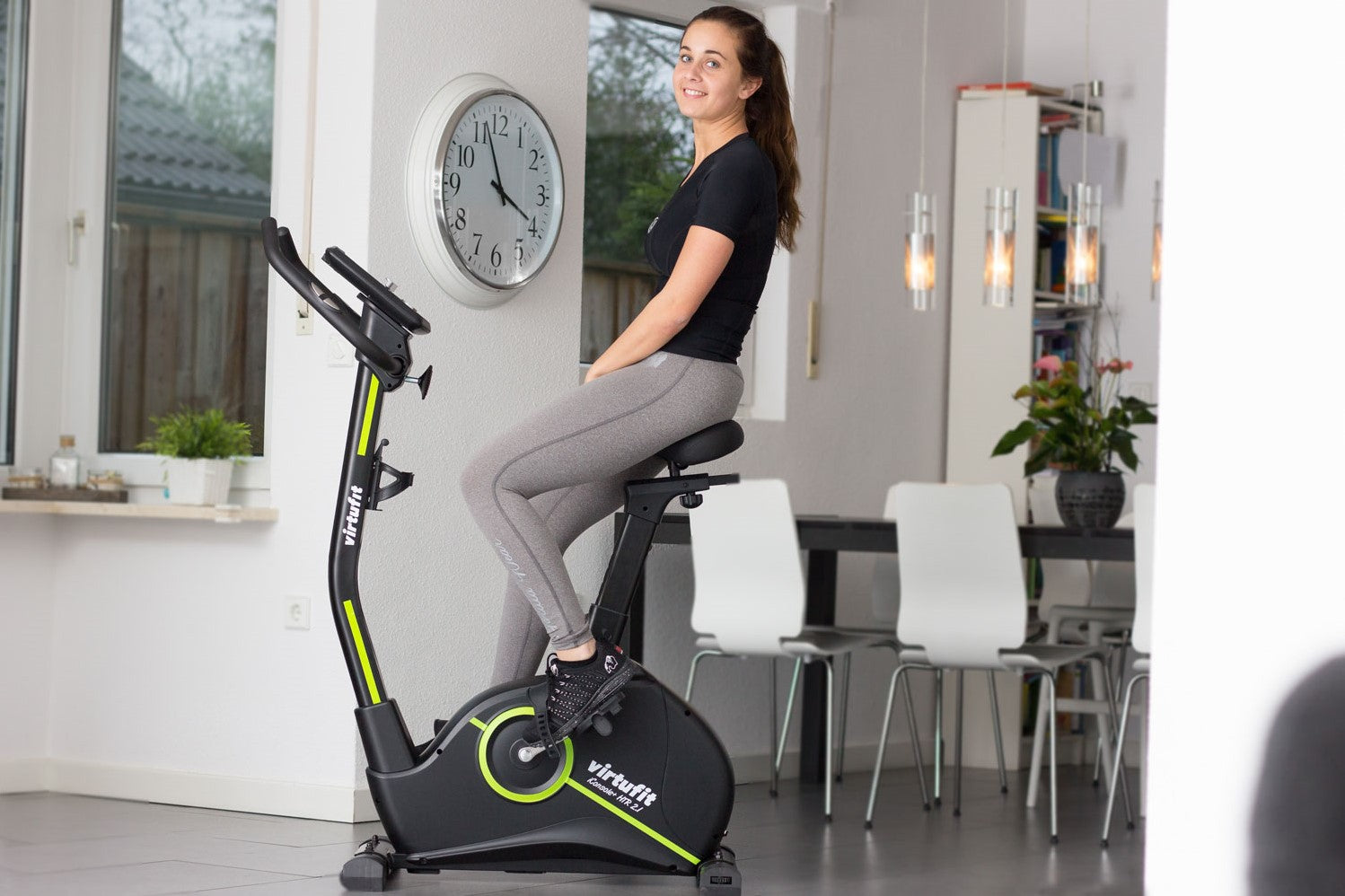 Bicicleta de exercitii VirtuFit HTR 2.1 cu rezistenta magnetica
